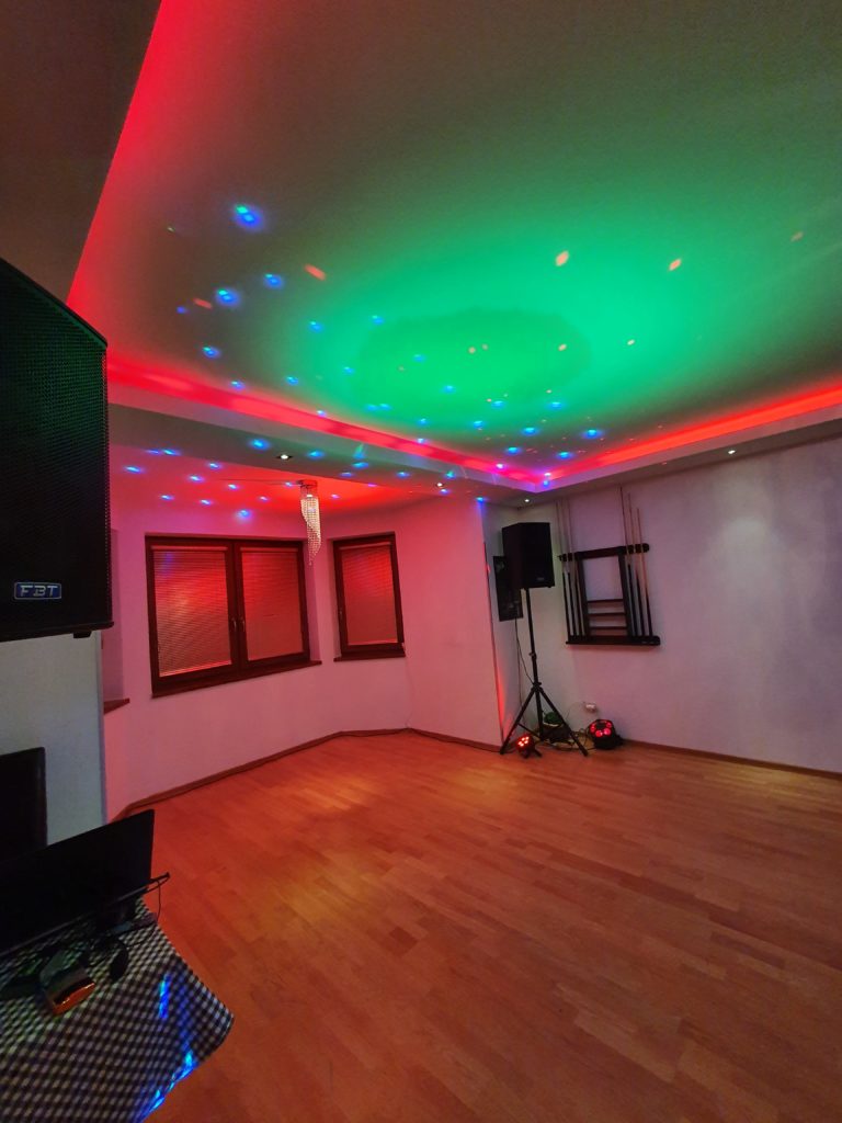 Jednoúrovňová galéria 136